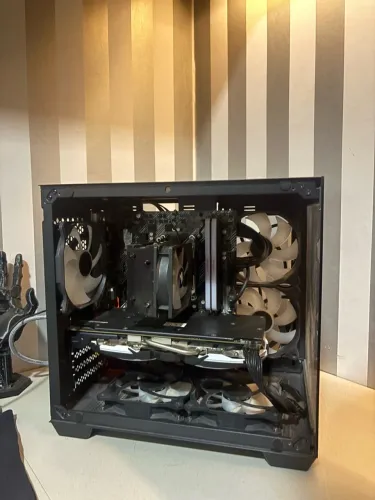 PC Gamer Ryzen 5 5600GT + RX 580 8GB + 16GB RAM