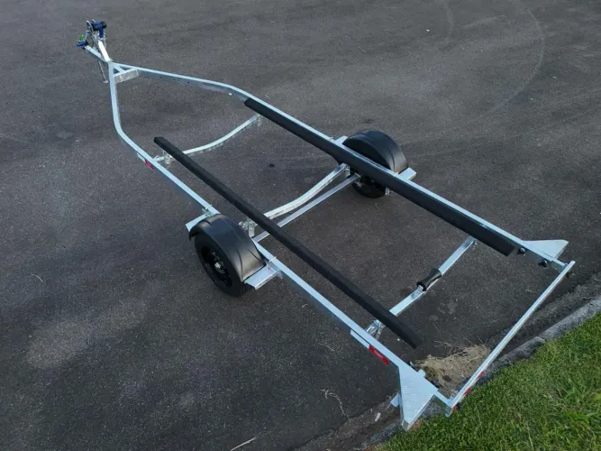 Carretas para  barco lanchas e jets 