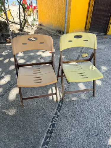 Cadeiras de madeira 