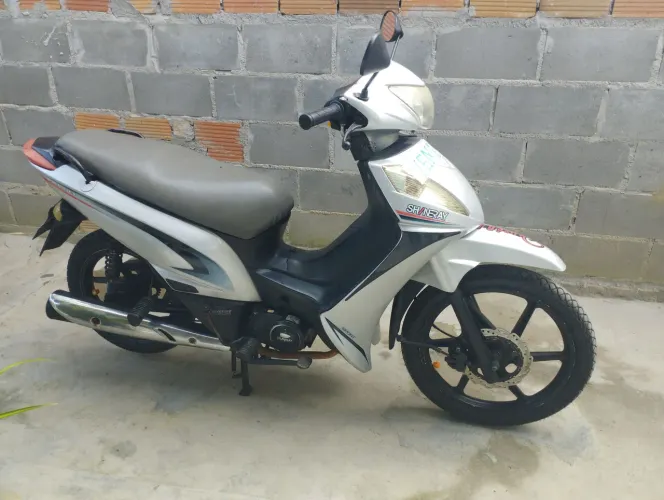 Vende-se moto econômica