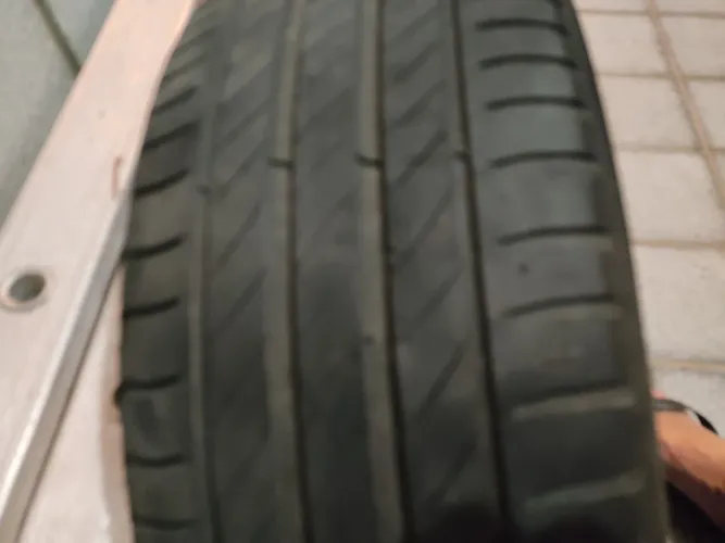 Par de Pneus Michelin 195/55 R16 Usados - bom estado