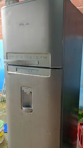 Geladeira Frost Free - água na porta - parcelo no cartão em até 10 x 