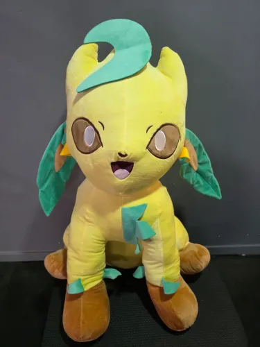 PELÚCIA GIGANTE POKÉMON LAEFON - SEGUIDORES DO TIKTOK TEM R$ 50,00 OFF