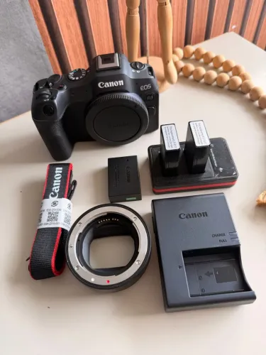 Câmera Canon R8 - Kit 3 baterias + adaptador