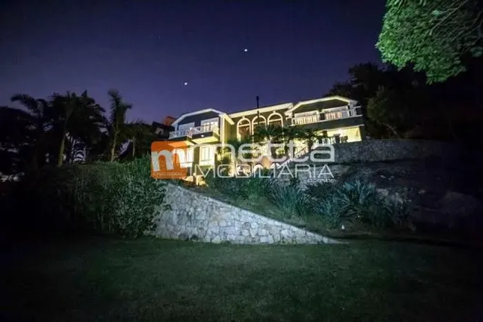 Exclusividade no Cacupé: uma residência única de 750m² à venda