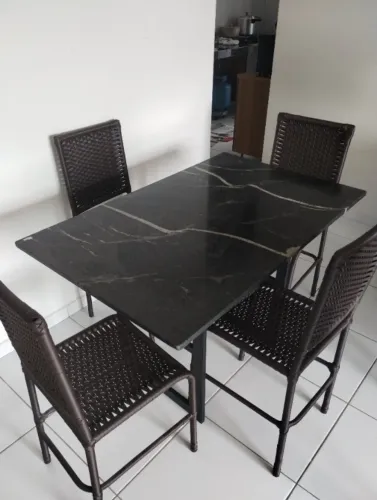 Mesa de jantar retangular 4 cadeiras