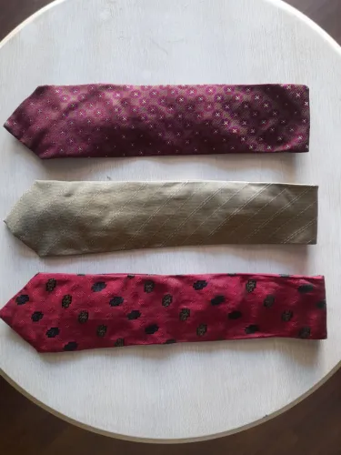 Belas gravatas de várias marcas (venda também unitária).