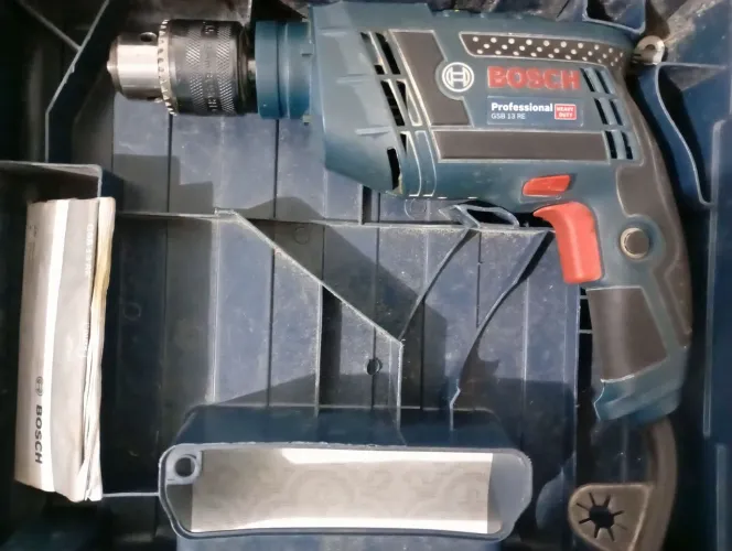 Furadeira Bosch 220v 650w autoreverso semi nova 