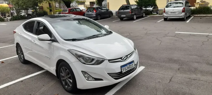 Hyundai Elantra GLS 2.0 16V Flex Aut. 2015