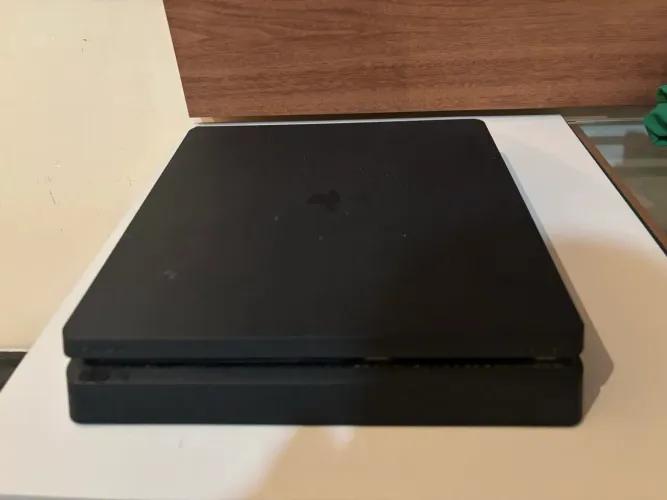 PS4 1T sem controle, cabos originais, 2 jogos