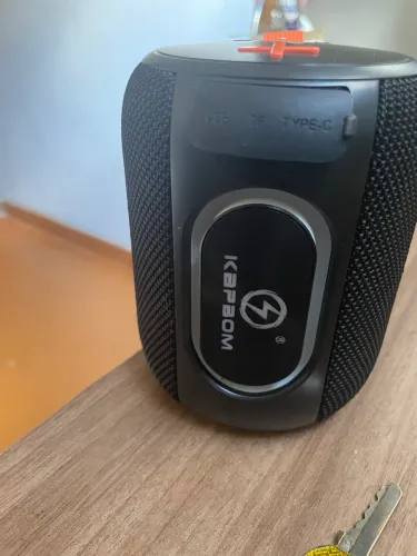 Vendo caixinha de som Bluetooth NOVA em perfeito estado GRAVE BOM