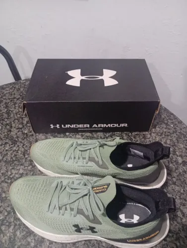 Tênis under Armour novo usado apenas uma vez ,troco por celular também