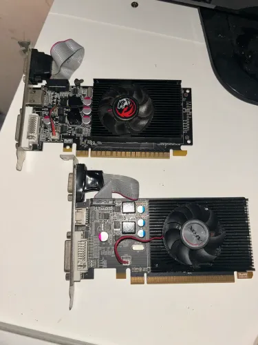 Placas de video, Gt610 1G(funcionando) e Hd4850 1G(não sei se funciona)