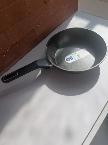 Frigideira Brinox para todos os tipos de fogão