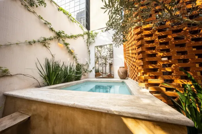 Casa de vila com 300.0 m², 3 suítes e terraço com Spa, à venda no bairro Itaim Bibi.
