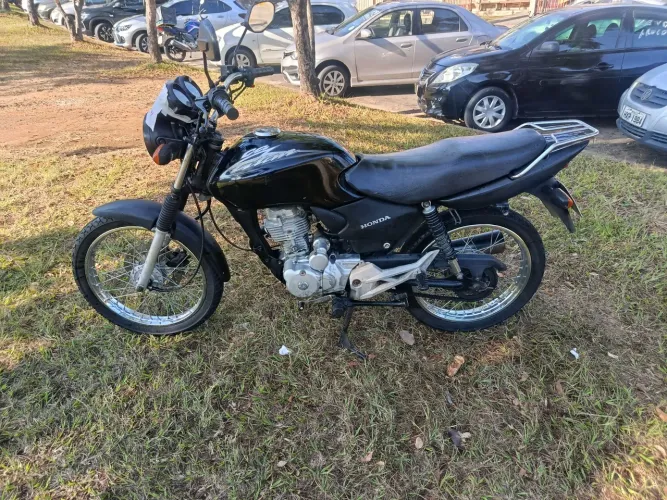 Titan 125 Kiki e partida