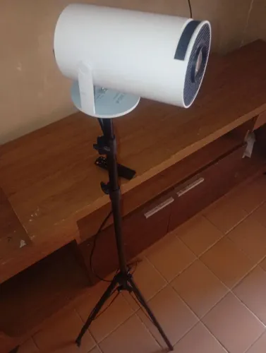 Projetor novinho, usado apenas por 2 semanas, vendendo apenas porque já tô com uma outra.