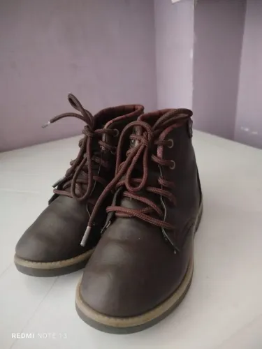 Bota semi nova numeração 29