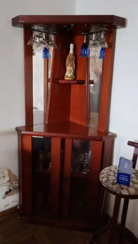 Barzinho em mogno madeira maciça em excelente estado 