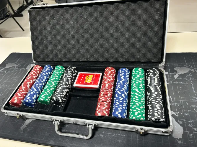 Maleta + fichas de poker 