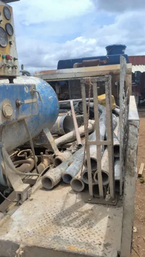 Vendo equipamento Bomba de Concreto. ( Sem o caminhão) 