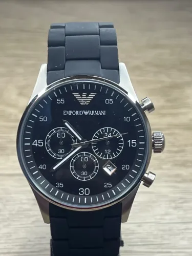 Relógio Masculino Armani com pulseira em aço emborrachado