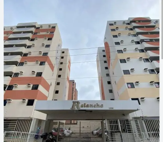 Alugo Apartamento mobiliado no Edifício Relanche na Pajuçara.