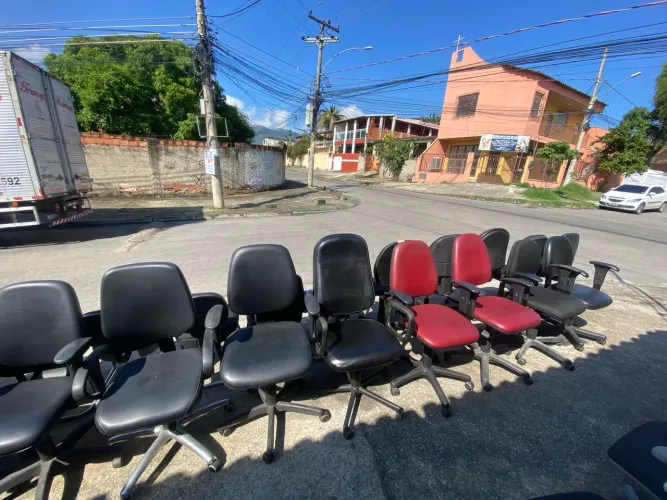 Diversas Cadeiras de escritório seminovas 