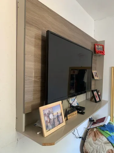 Televisão e painel