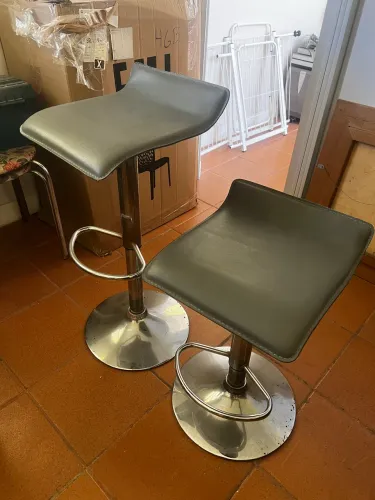 Cadeiras de bancada suspensa 100 reais CADA