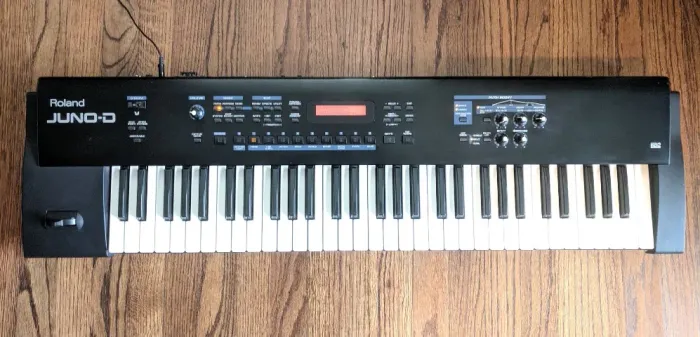 Sintetizador Roland Juno D