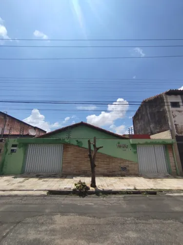 Casa Residencial à Venda no Centro