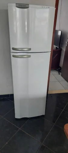 Geladeira Electrolux Duplex Frost free DC34 branca