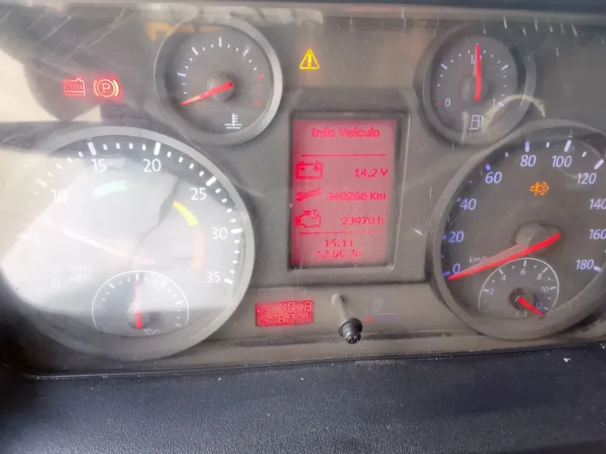 Volkswagen 9,169 ano 2014  com 6 pneus ático com baú refrigerado pra congelado 
