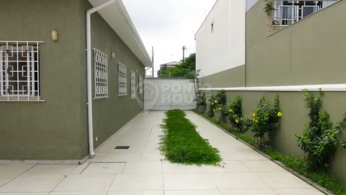 Casa à venda no bairro Jardim da Saúde com 244 metros, 3 dormitórios, 2 suítes e 5 vagas
