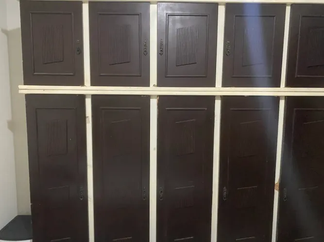 Vendo Guarda-Roupa de Casal 5 Portas com Maleiro