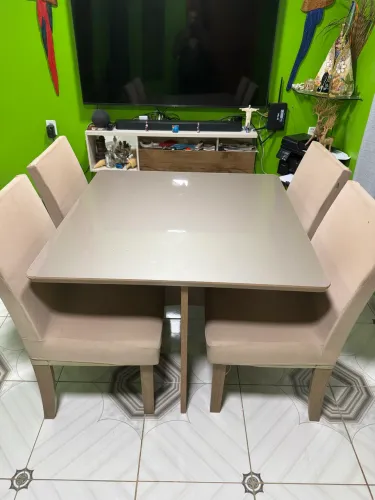 Mesa de jantar de 4 cadeiras