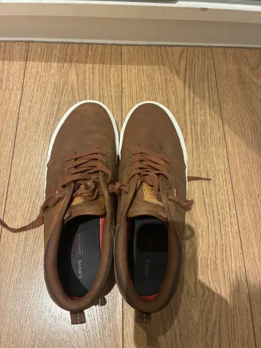 Tênis levis tam 45
