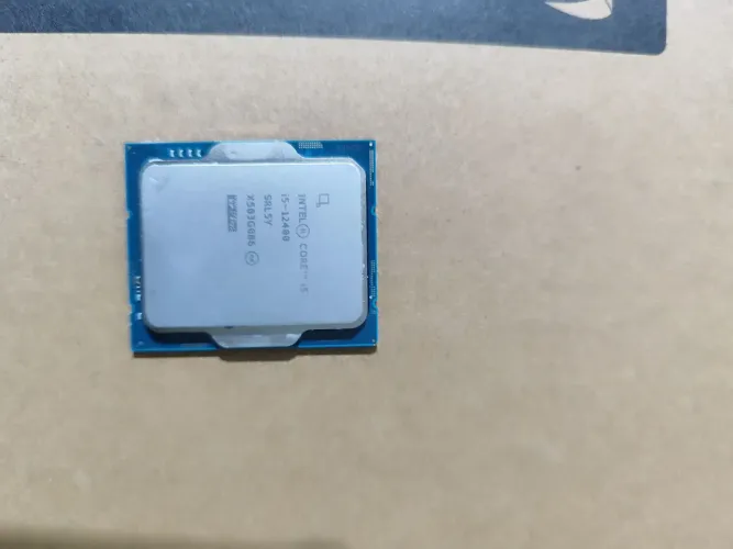I5-12400 - LGA 1700 6 núcleos e 12 threads 