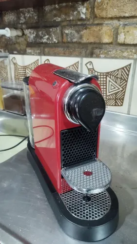 Cafeteira Nespresso CitiZ vermelha 220v