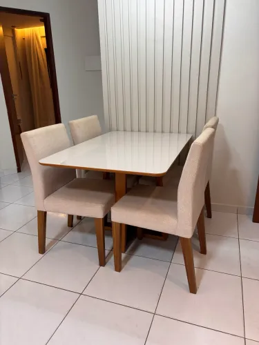 Mesa de Jantar 4 Lugares - Tampo Branco Vidro com Madeira - Excelente Estado