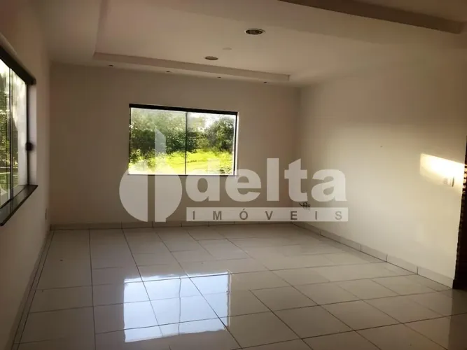 Casa residencial e comercial disponível para locação no bairro Jardim Karaíba em Uberlândi