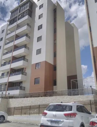 Alugo apartamento em excelente localização no Catolé 