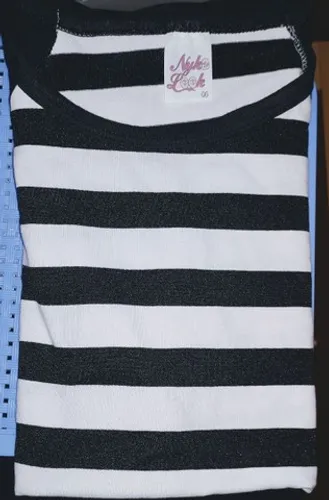 Kit duas blusas listradas vermelho e branco/ preto e branco