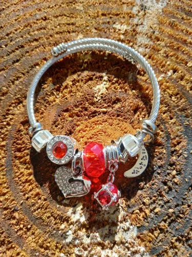Bracelete em cristais austríacos e aço escovado. 