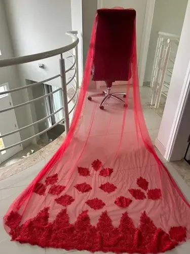 Veu vermelho com em renda R$100,00