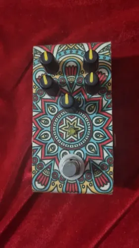 Pedal de guitarra clone do Marshall guv'n'nor mk1 feito por Júlio Latorraca RJ.