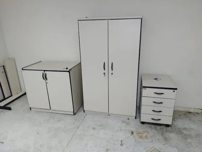 Arquivo armário porta alta, 2u, Mdf, bege claro, 1.62 x 0.94 x 0.43m, bom estado.
