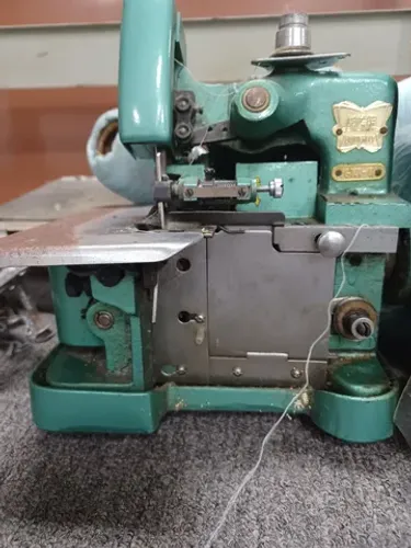 01 máquina de costurar industrial 