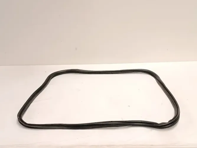 Borracha Tampa Traseira | Porta Malas | Chevrolet Onix 2013 A 2019 (Original/Usado)